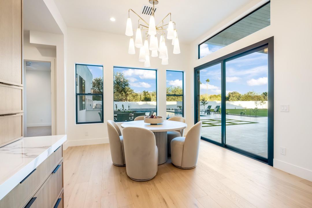 Breakfast nook with a round table under a glass chandelier