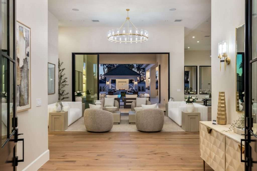 Top Professional Real Estate Photographers in the USA 6 Agents in the Las Vegas and Henderson markets who value working with the same photographer on every shoot rather than a rotating team.