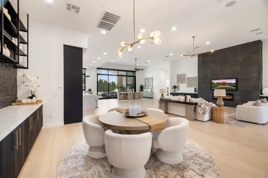 Top Professional Real Estate Photographers in the USA 5 Agents marketing luxury or architecturally significant properties who want a magazine-quality visual finish.
